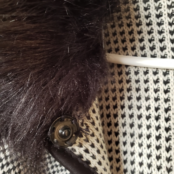 Poncho - Picture 3 of 4